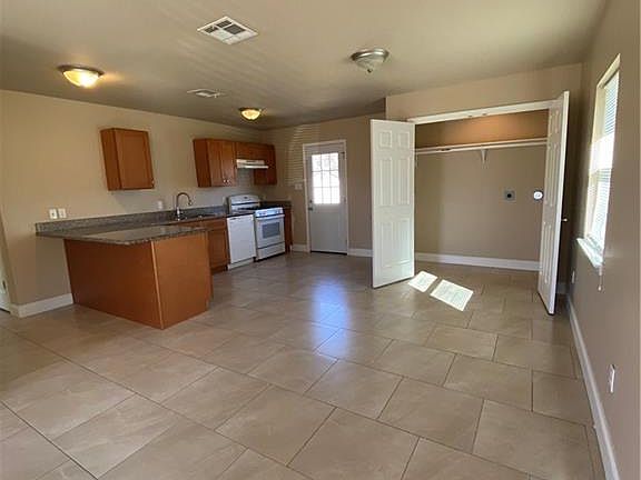4th image of 104 30th St
