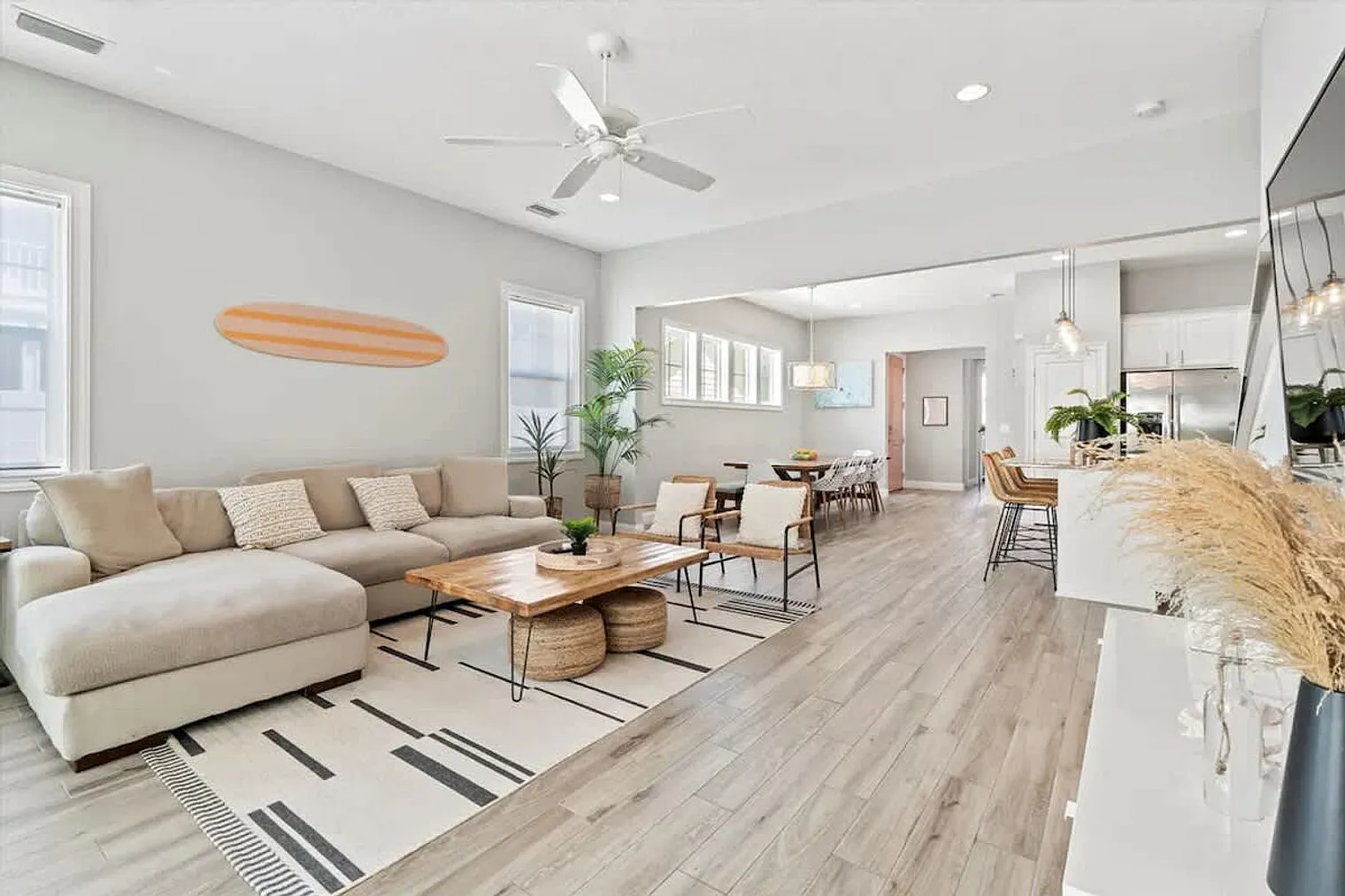 4 bed, 2.0 bath, 2206 sqft, $4,697 — Photo 2