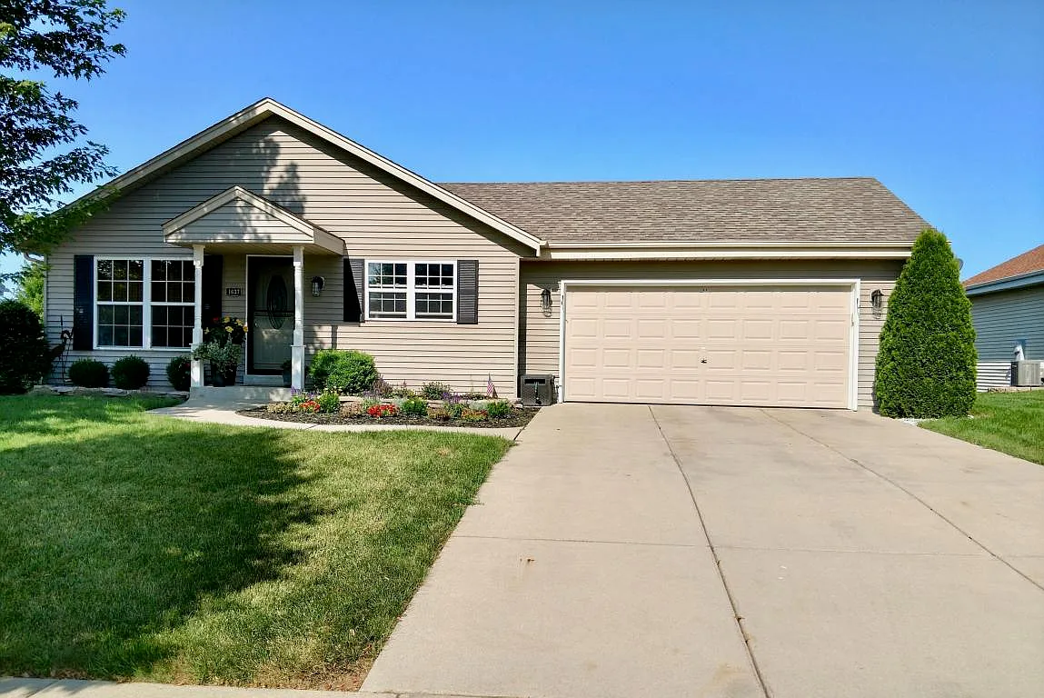 1637 Redtail Dr photo 1