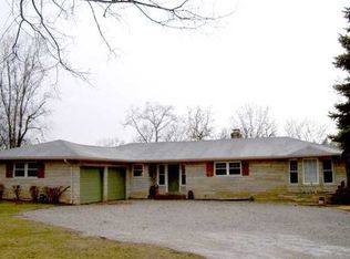 8300 Petersburg Dr, Evansville, IN 47725