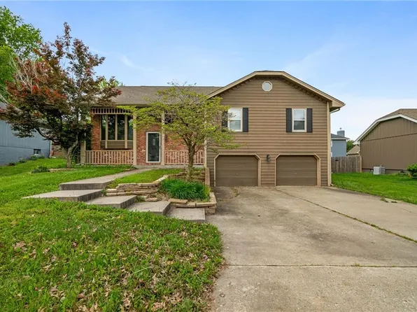 1710 Regency Dr, Kearney, MO 64060