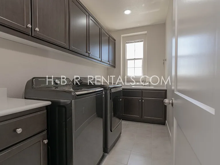 2534 Ottawa Ave — Photo 32