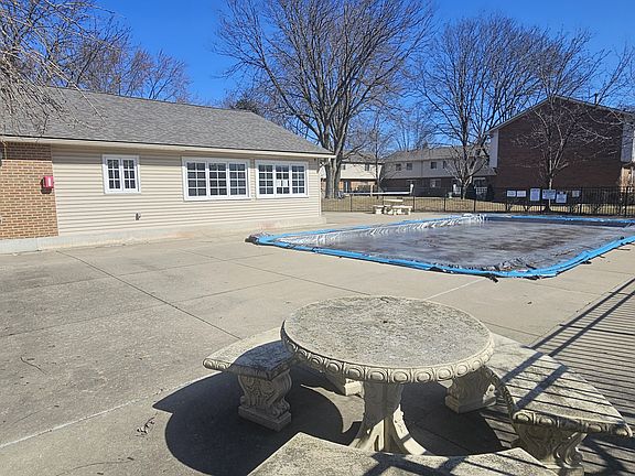 2nd image of 899 Kirts Blvd #899