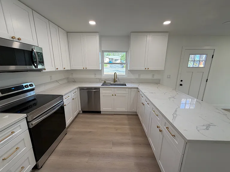 957 W 9th Ave — Photo 3