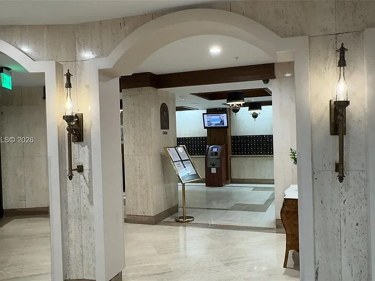 6039 Collins Ave #401 — Photo 15