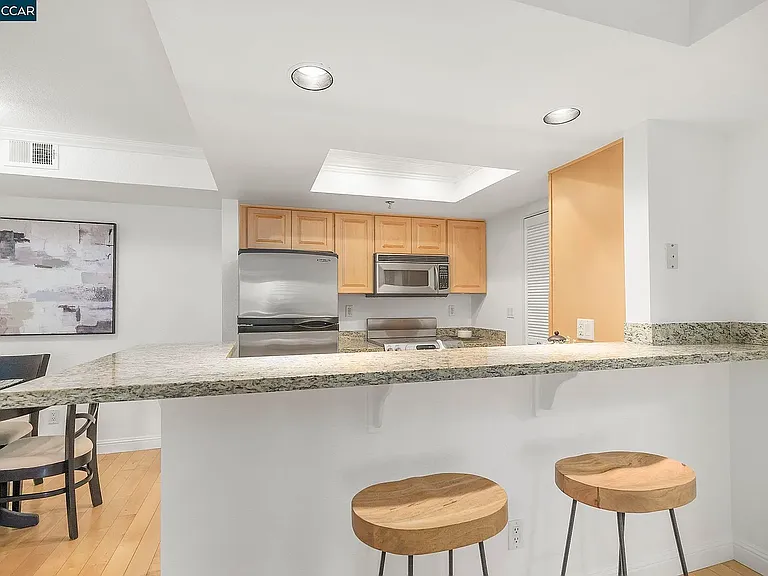 2530 Oak Rd #202 — Photo 4