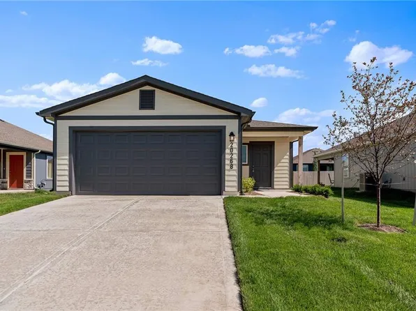 426 Rock Creek Dr, Tonganoxie, KS 66086