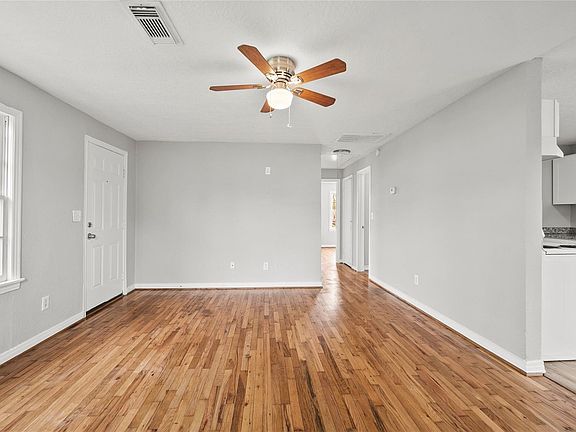 5th image of 234 E Texas St