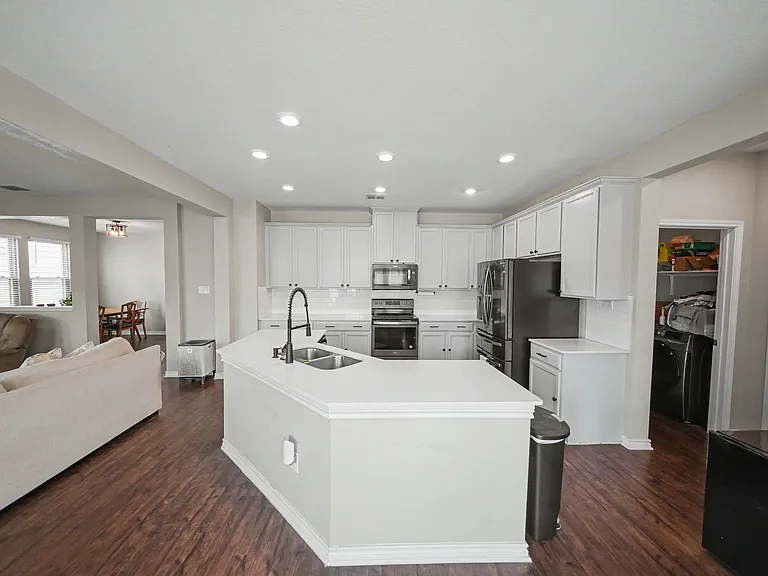 9406 Copperway — Photo 15