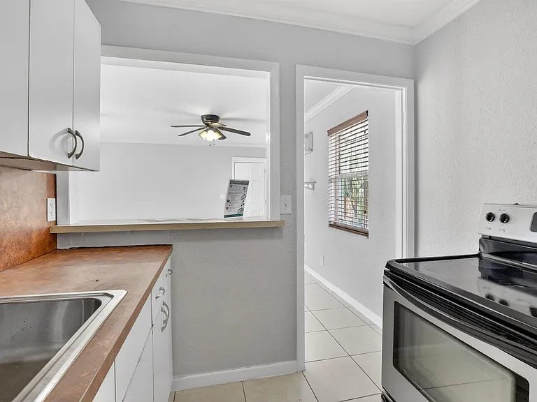 711 NE 14th St #STUDIO — Photo 10