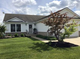 803 Greystone Dr, Bowling Green, OH 43402