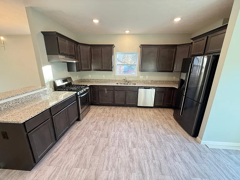 11161 Wood Ave — Photo 3