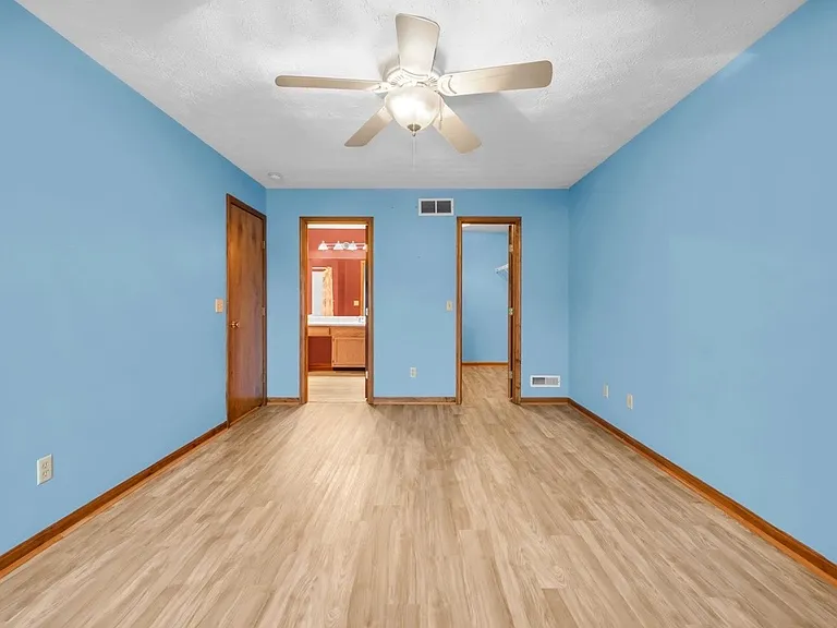 4335 Shandon Dr — Photo 16