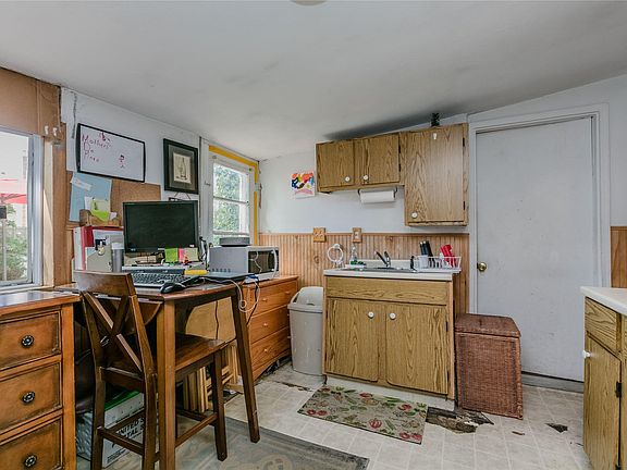 5th image of 470 Mollie Blvd