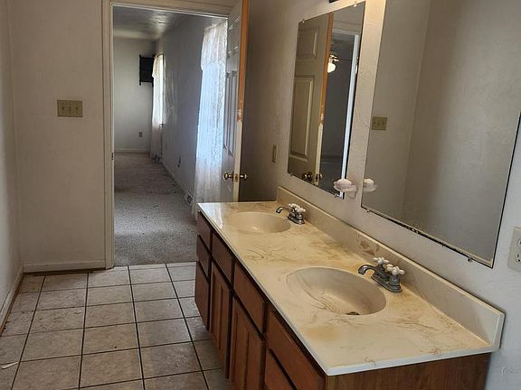 5th image of 290 Locust Grove Rd