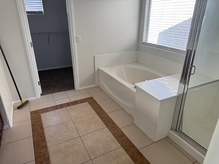 628 Bengal Bay Ave — Photo 4