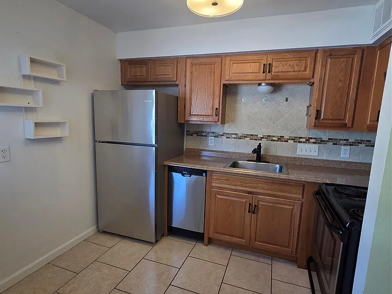 1840 Burton Dr #142 — Photo 9