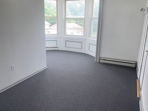 3rd image of 202 Main St Unit 3