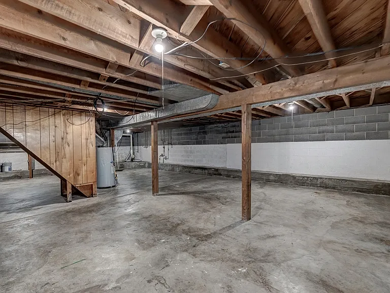 4633 Capitol St — Photo 26