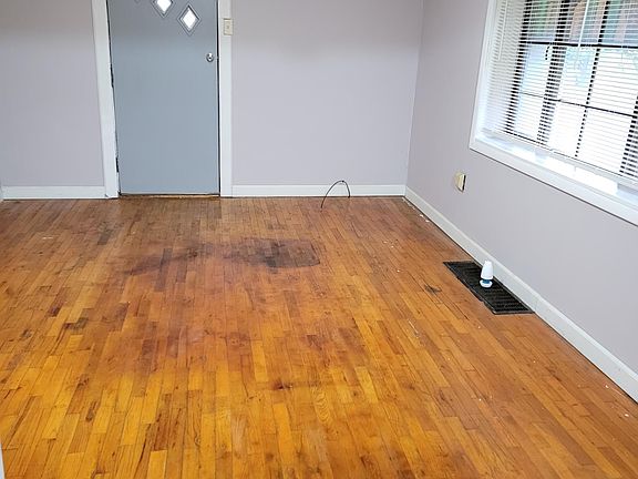 3rd image of 2701 Mary St
