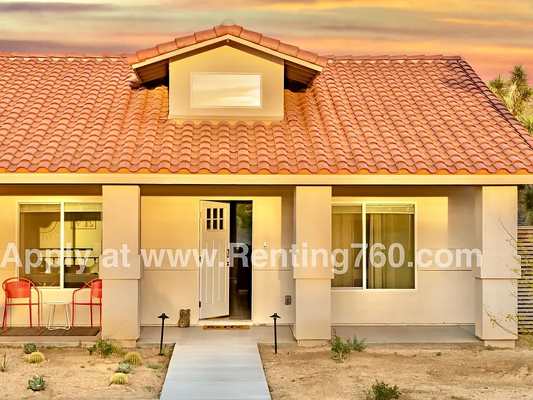 8621 Amador Ave — Photo 2