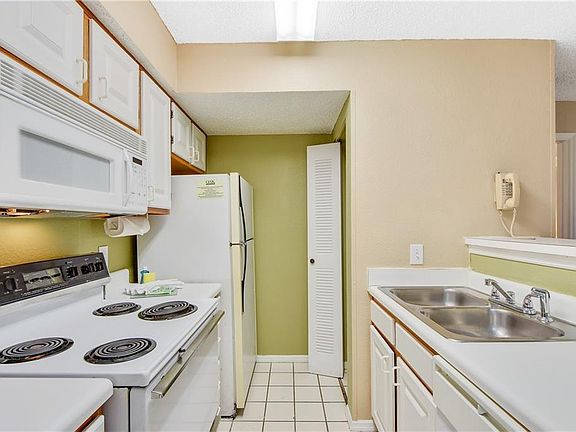 5th image of 4129 Southern Oaks Ct #809