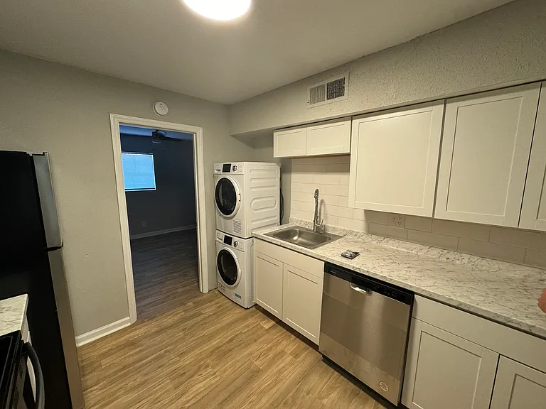 1901 Morehead Ave #3 — Photo 1