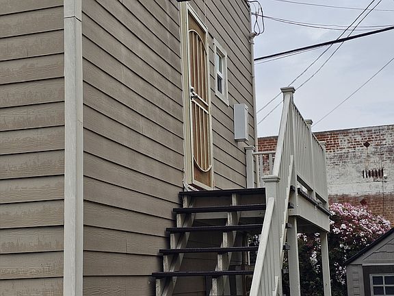 2nd image of 2127-2129 E Florida St