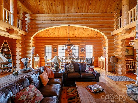 5th image of 851 Austin Mountain Dr