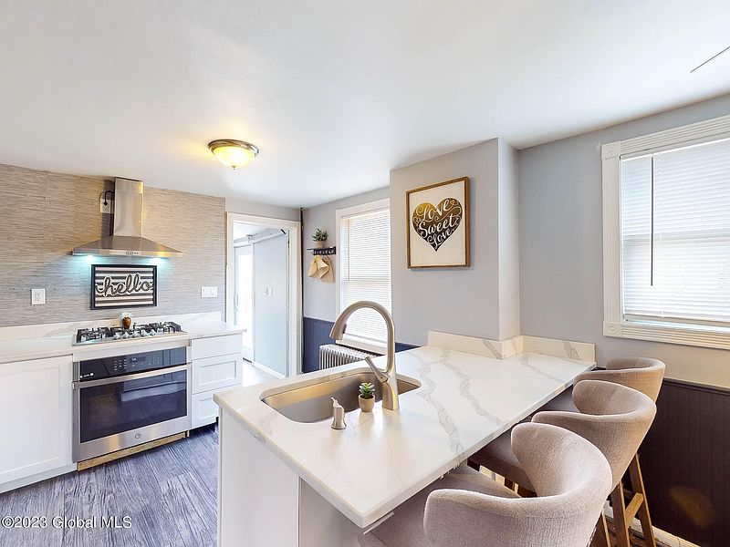 5th image of 39 Campbell Avenue