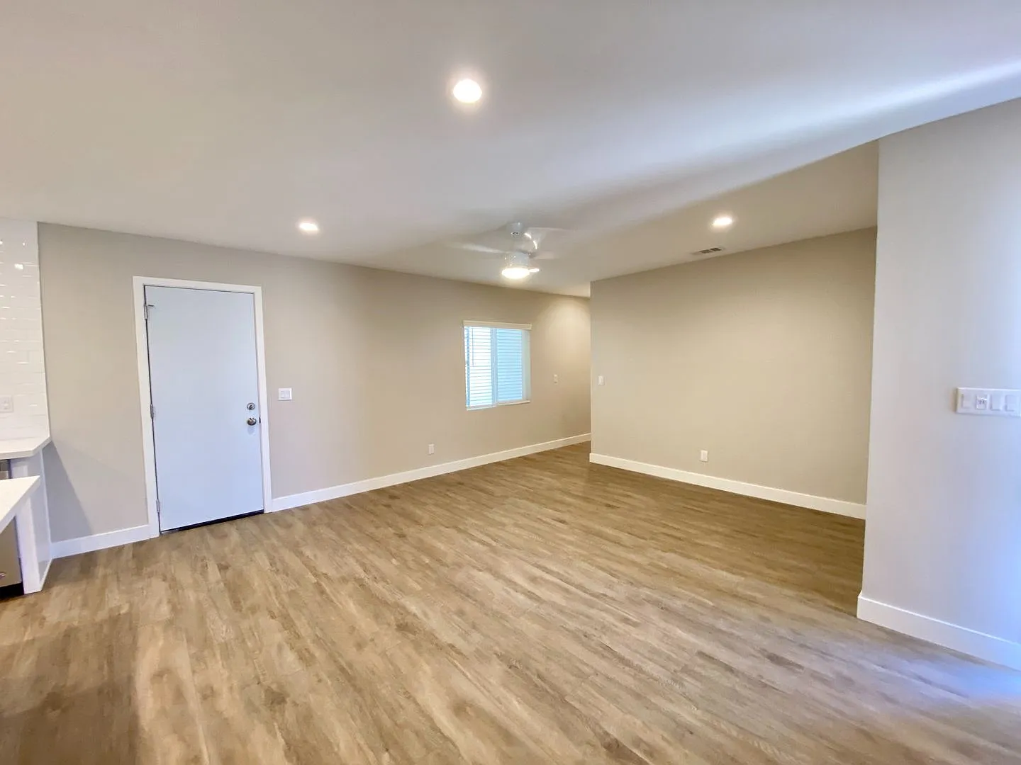 Sleek, modern and beautiful! 4 Bedrooms, 2 Bathrooms — Photo 3