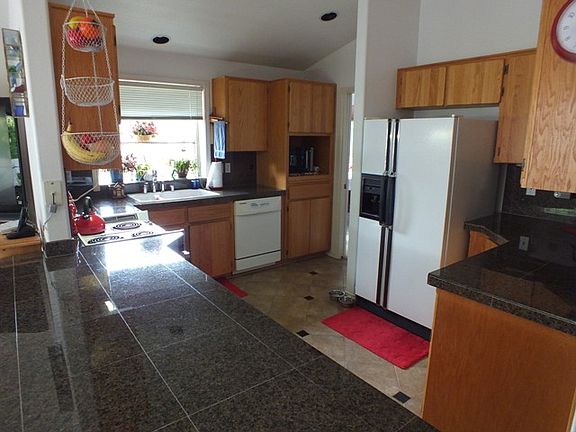 5th image of 301 NE 133rd Cir