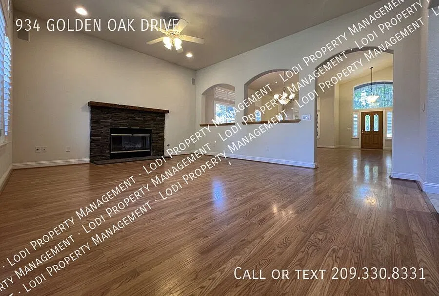 Gorgeous 3 Bedroom Home in Park West — Photo 3