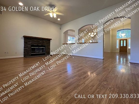 3rd image of 934 Golden Oak Dr