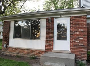 421 Greentree Ln, Bolingbrook, IL 60440