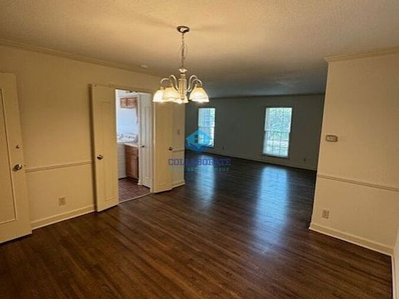 5th image of 598 Country Club Ln