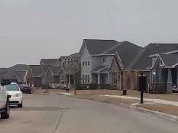 Exterior Neighborhood (street photo)