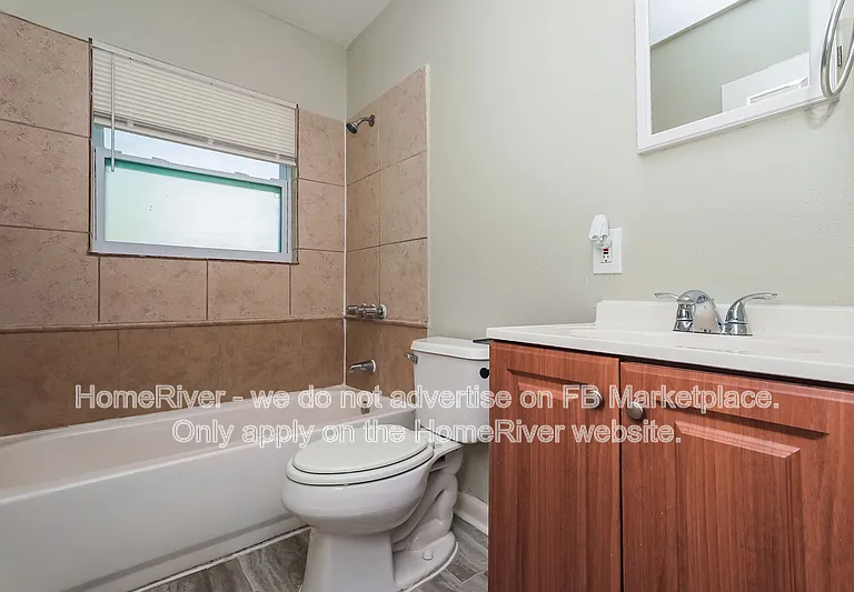 1903 W Spruce St — Photo 8