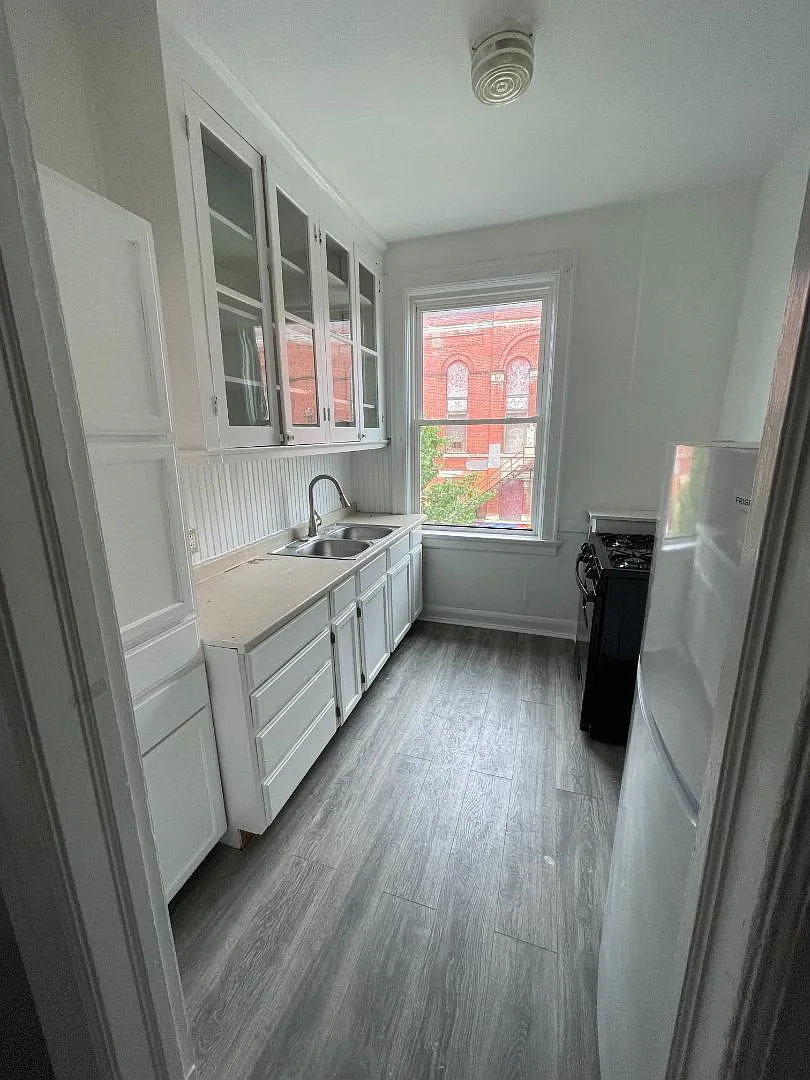 601 Main St - unit 10 — Photo 1
