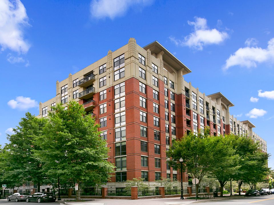 1st image of 1021 N Garfield St APT 828