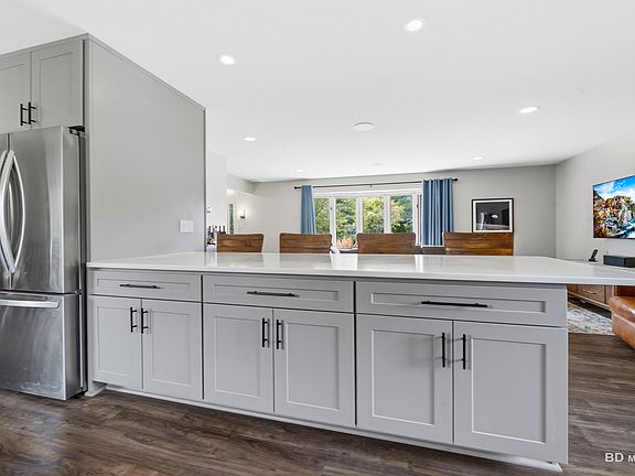 4th image of 105 Azalea Rd