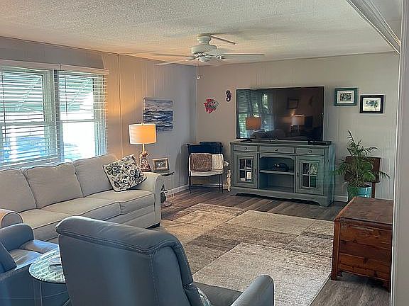 4th image of 103 E Sterling Way