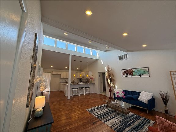 4th image of 1406 W Olive St