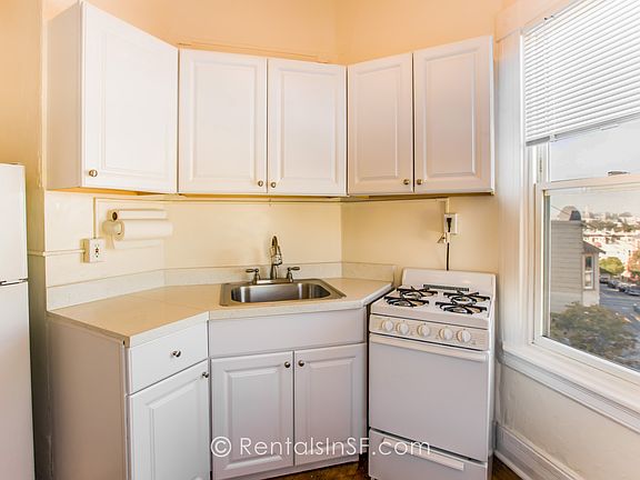 3rd image of 1161 Stanyan St APT 5