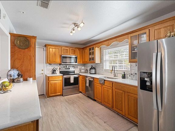 5th image of 3142 Oak Bluff Dr #1