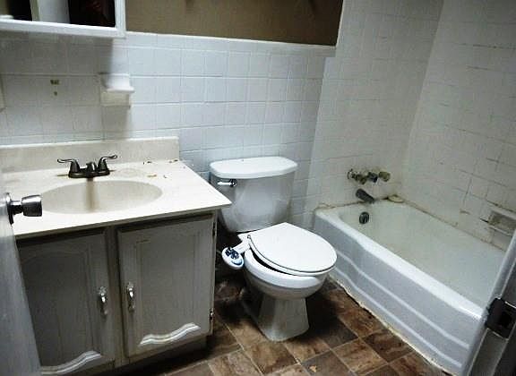 4th image of 8901 Somerset Ln