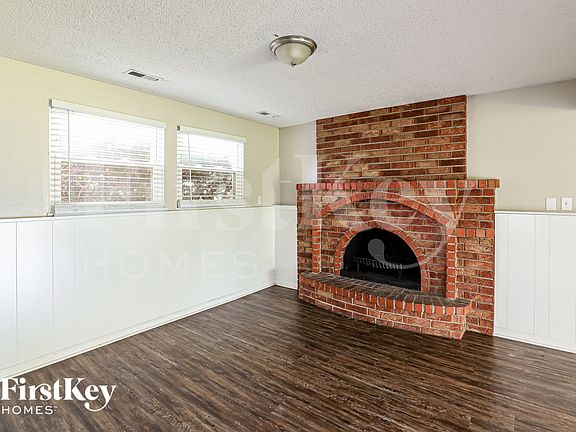 2nd image of 8418 NW 68th St
