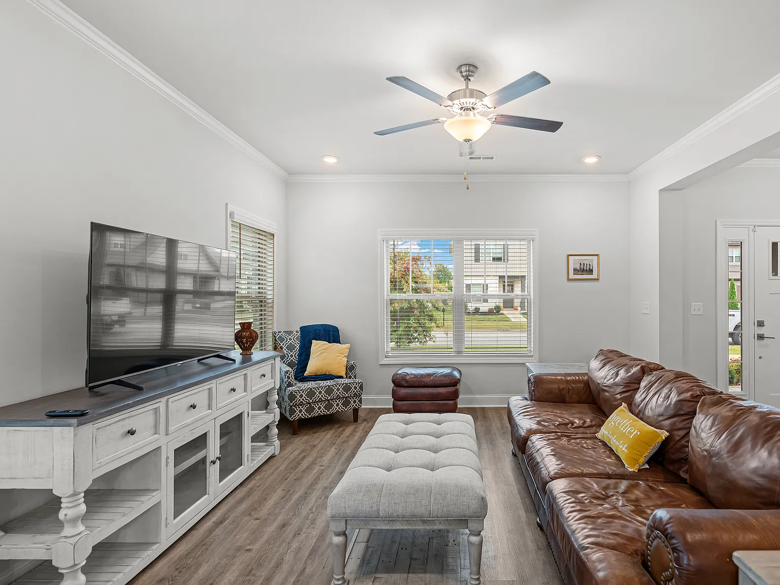 4 bed, 2.5 bath, 2598 sqft, $3,500 — Photo 4