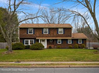 53 Turnberry Dr, Lincroft, NJ