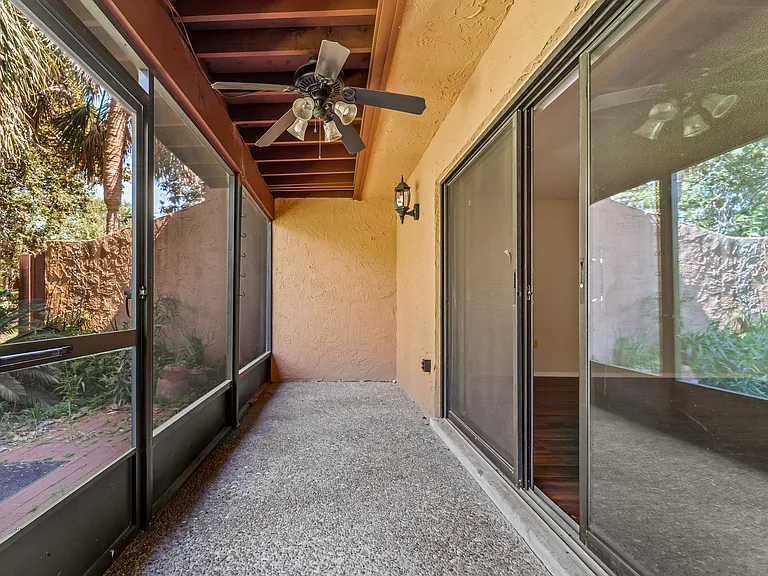 331 Greencastle Dr — Photo 29